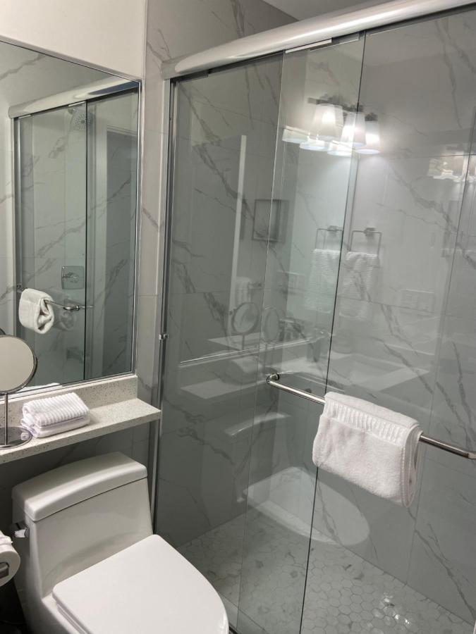 Wecare Guest Suite Burnaby Dış mekan fotoğraf